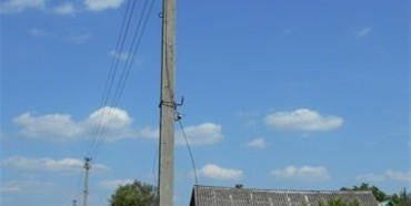 Житель Рівненщини хотів підключити сусідам електрику і загинув від ураження струмом